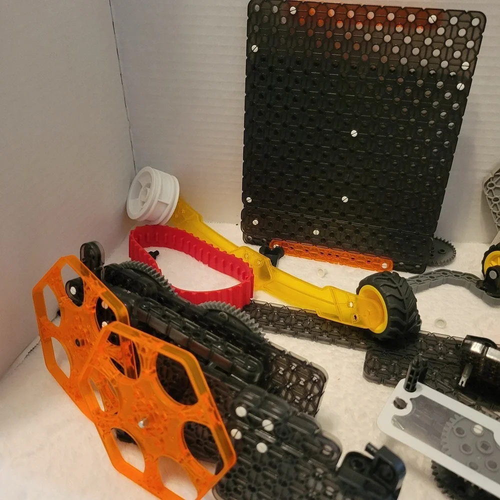Lot VEX Robotics Hex Bug Parts Pieces Plates Connectors 3 Lb 7.5 Oz + 2 Vehicles